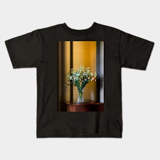 Penrhyn castle-flower in vase Kids T-Shirt